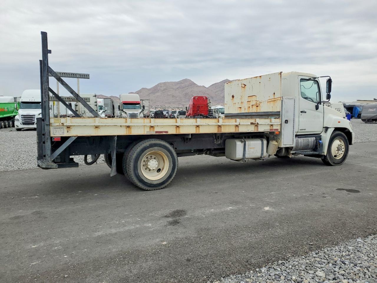 2013 HINO 268 FLATBED TRUCK photo 3