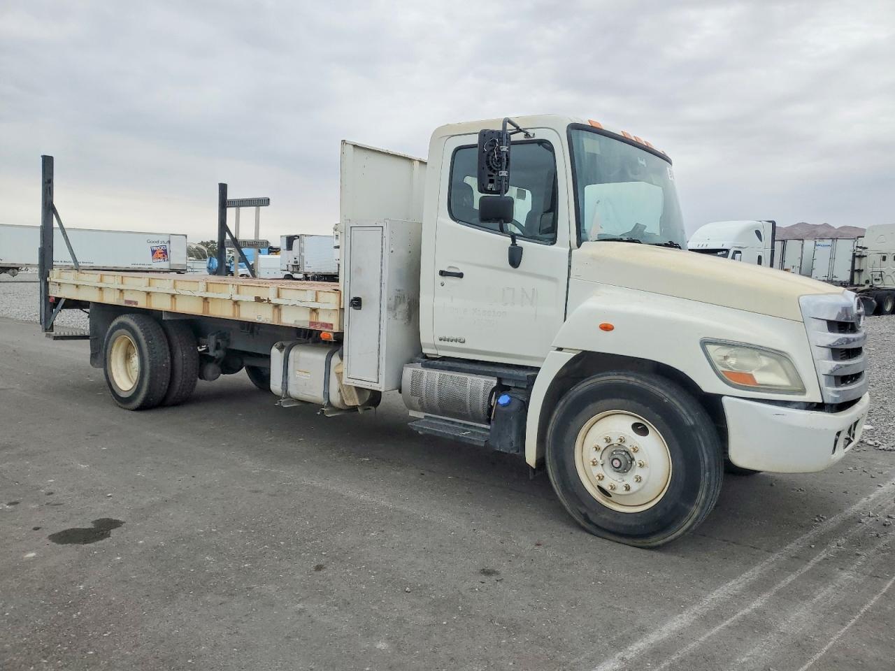 2013 HINO 268 FLATBED TRUCK photo 4