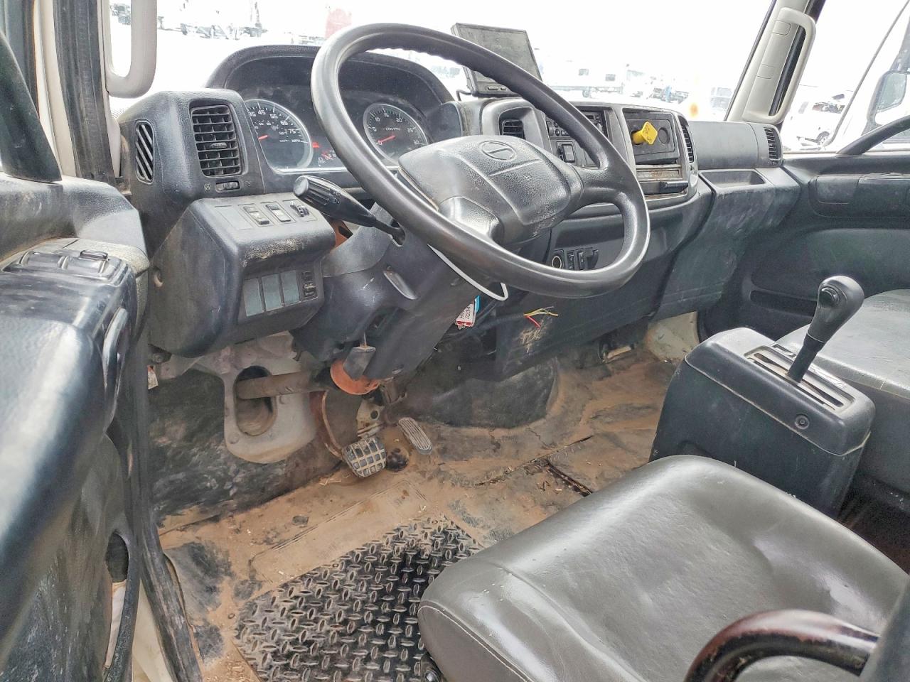 2013 HINO 268 FLATBED TRUCK photo 8
