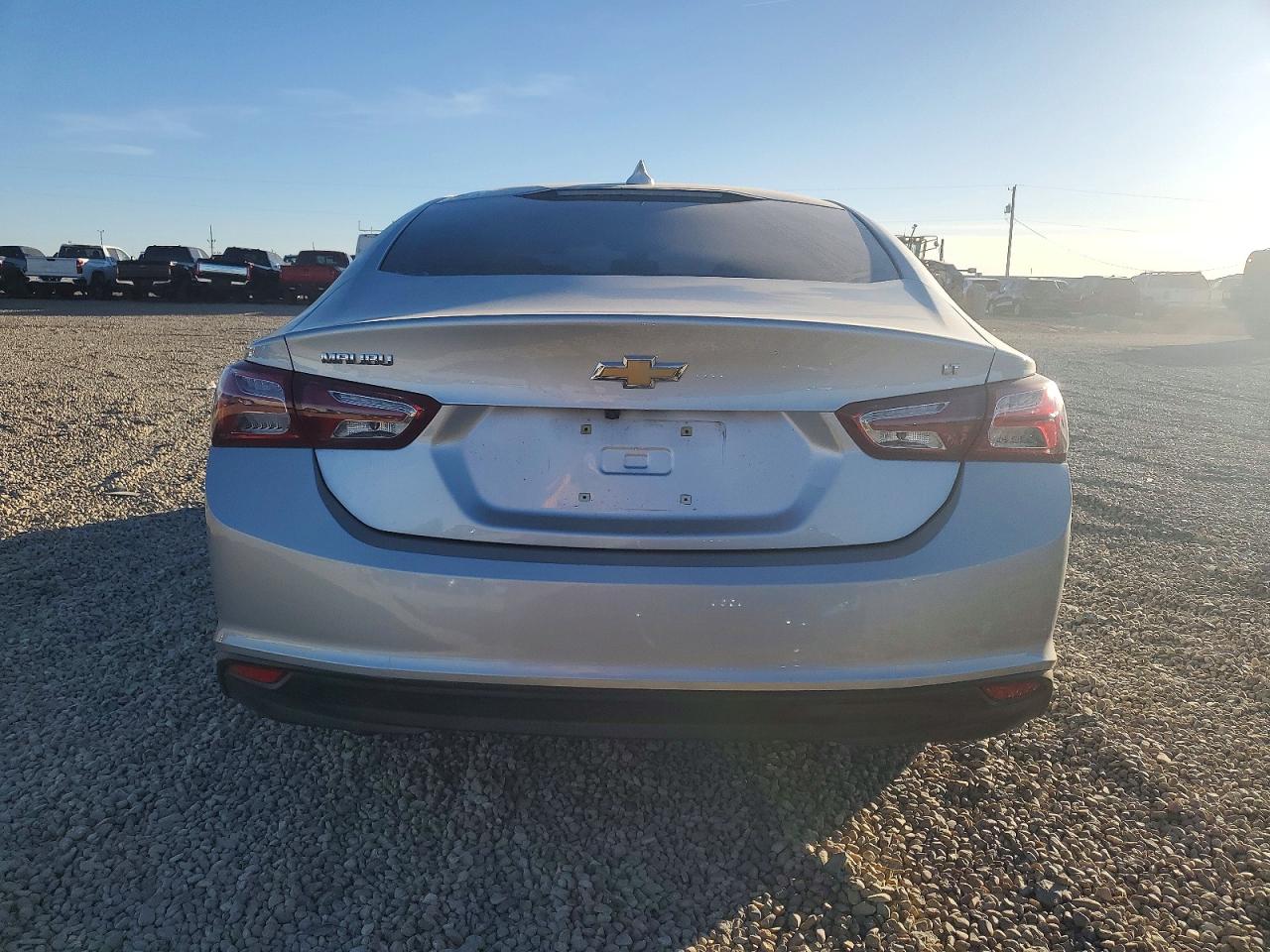 2022 CHEVROLET MALIBU LT photo 6