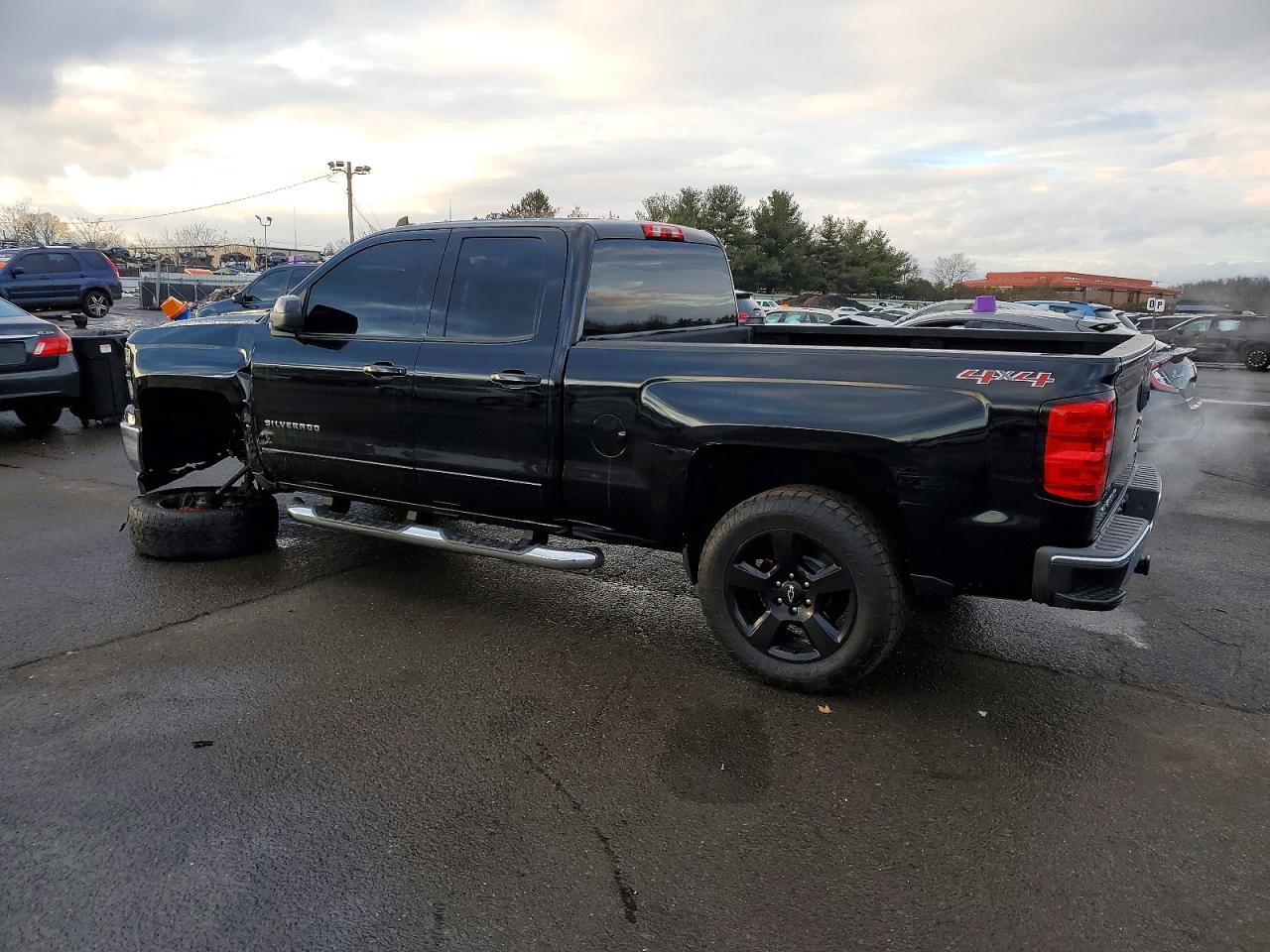 2015 CHEVROLET SILVERADO K1500 LT photo 2