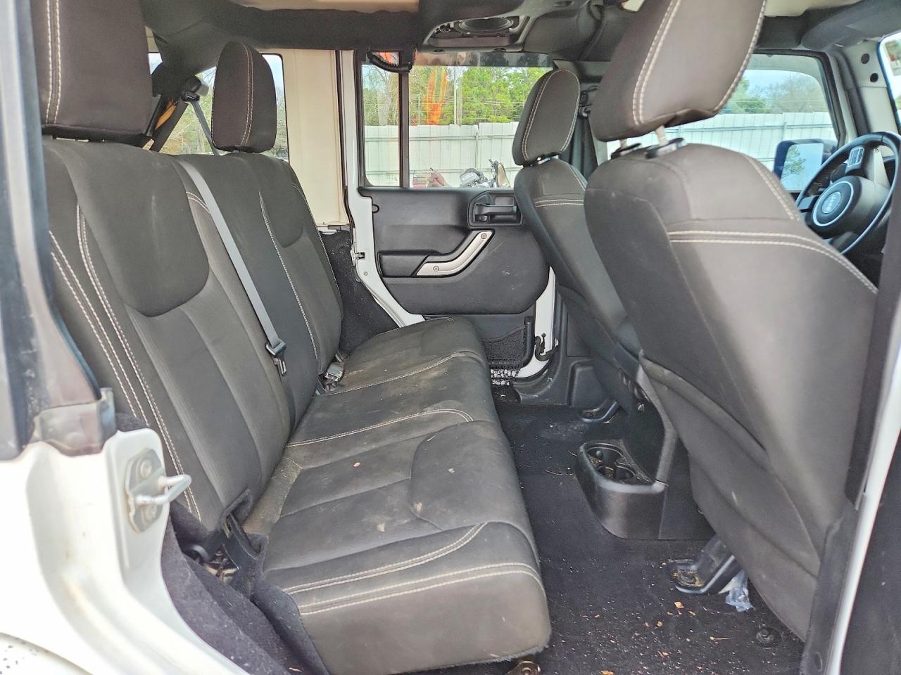 2015 JEEP WRANGLER UNLIMITED SAHARA photo 11