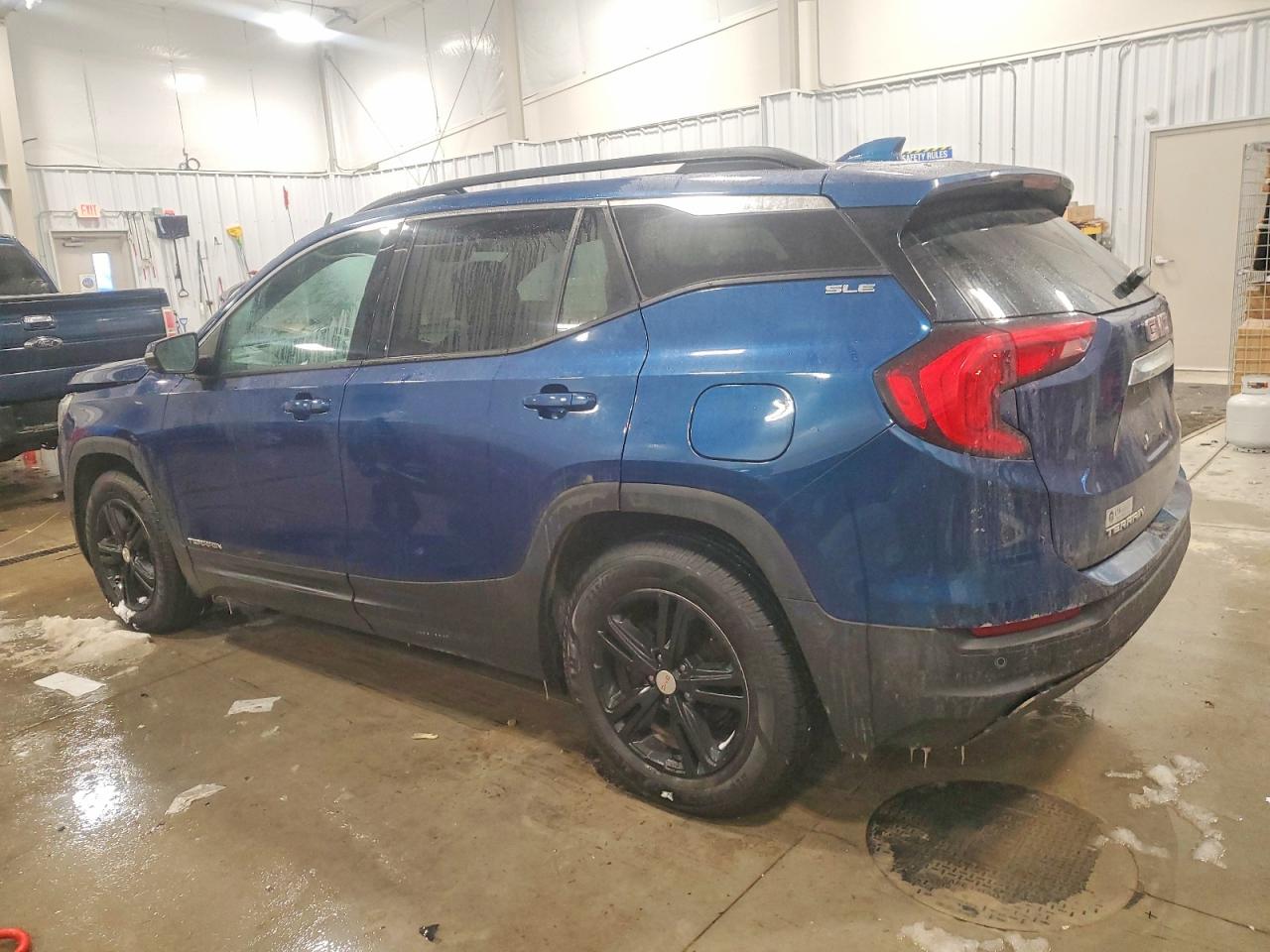 2020 GMC TERRAIN SLE photo 2