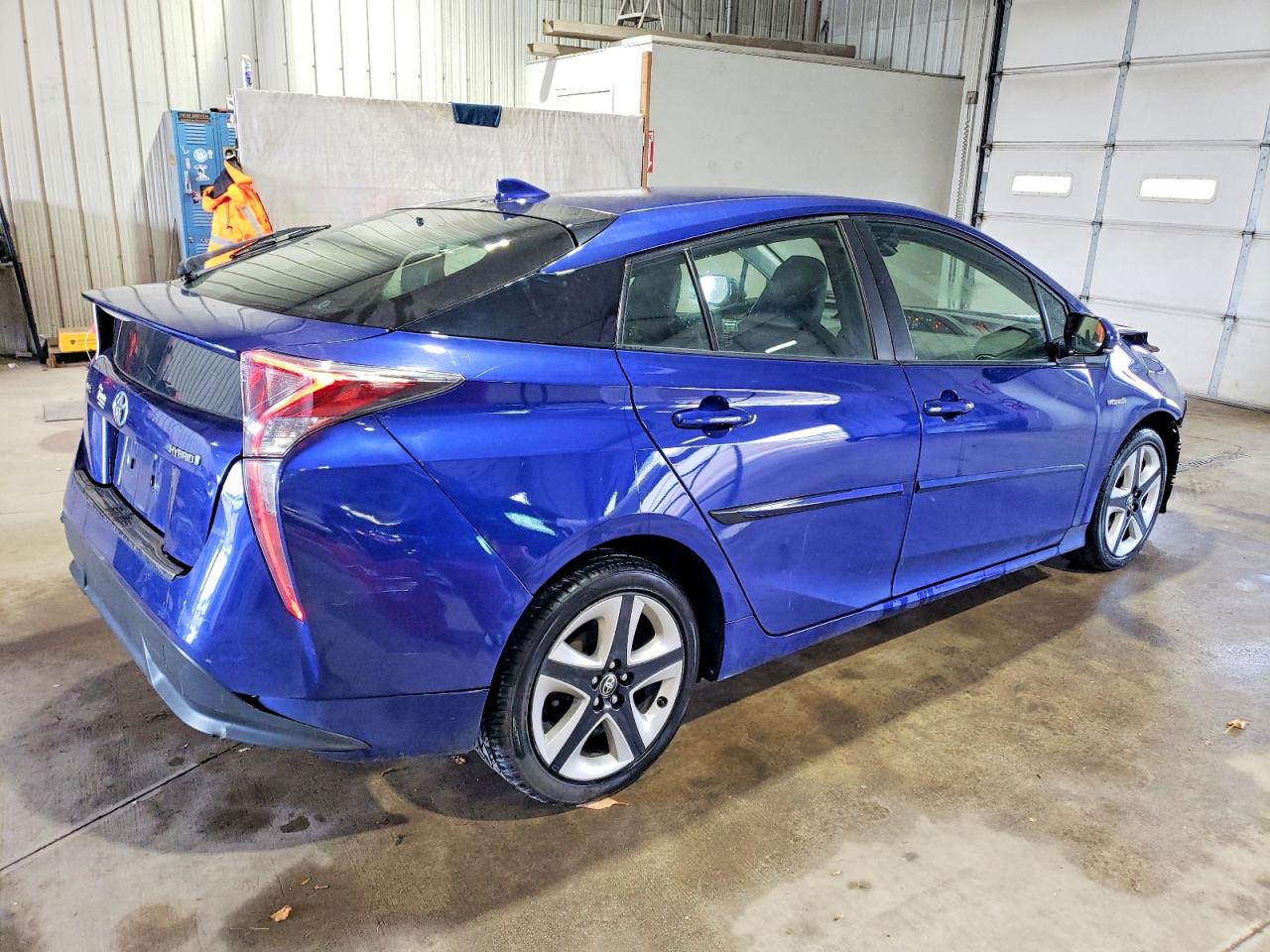 2017 TOYOTA PRIUS photo 3
