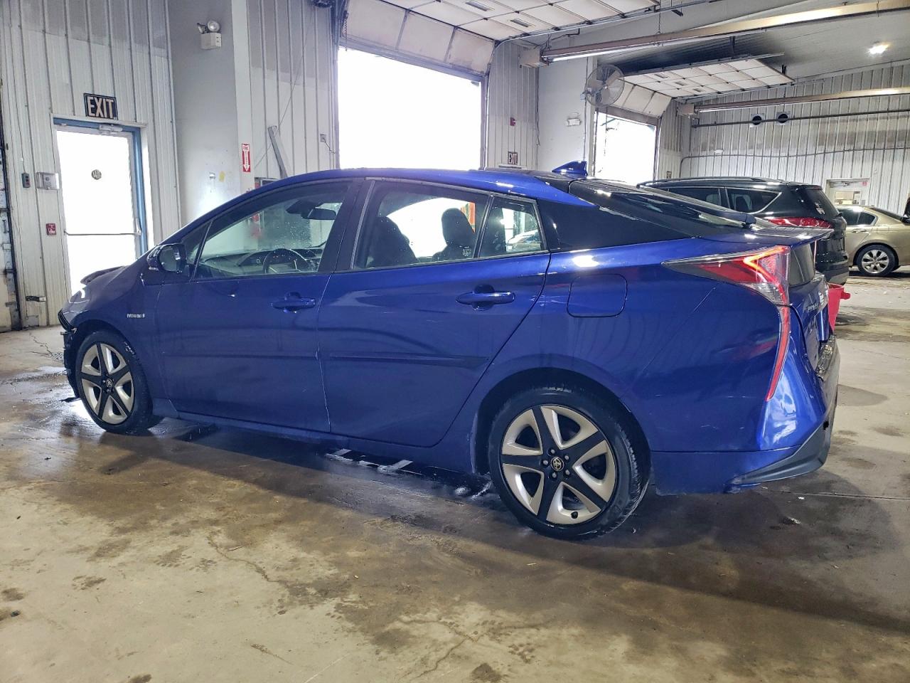 2017 TOYOTA PRIUS photo 2
