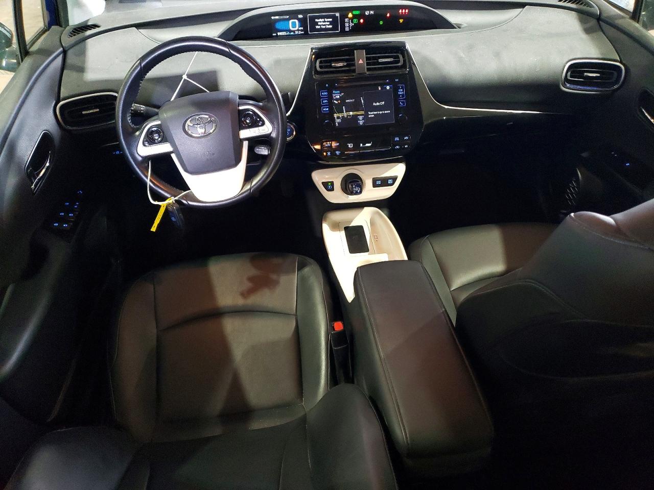 2017 TOYOTA PRIUS photo 8