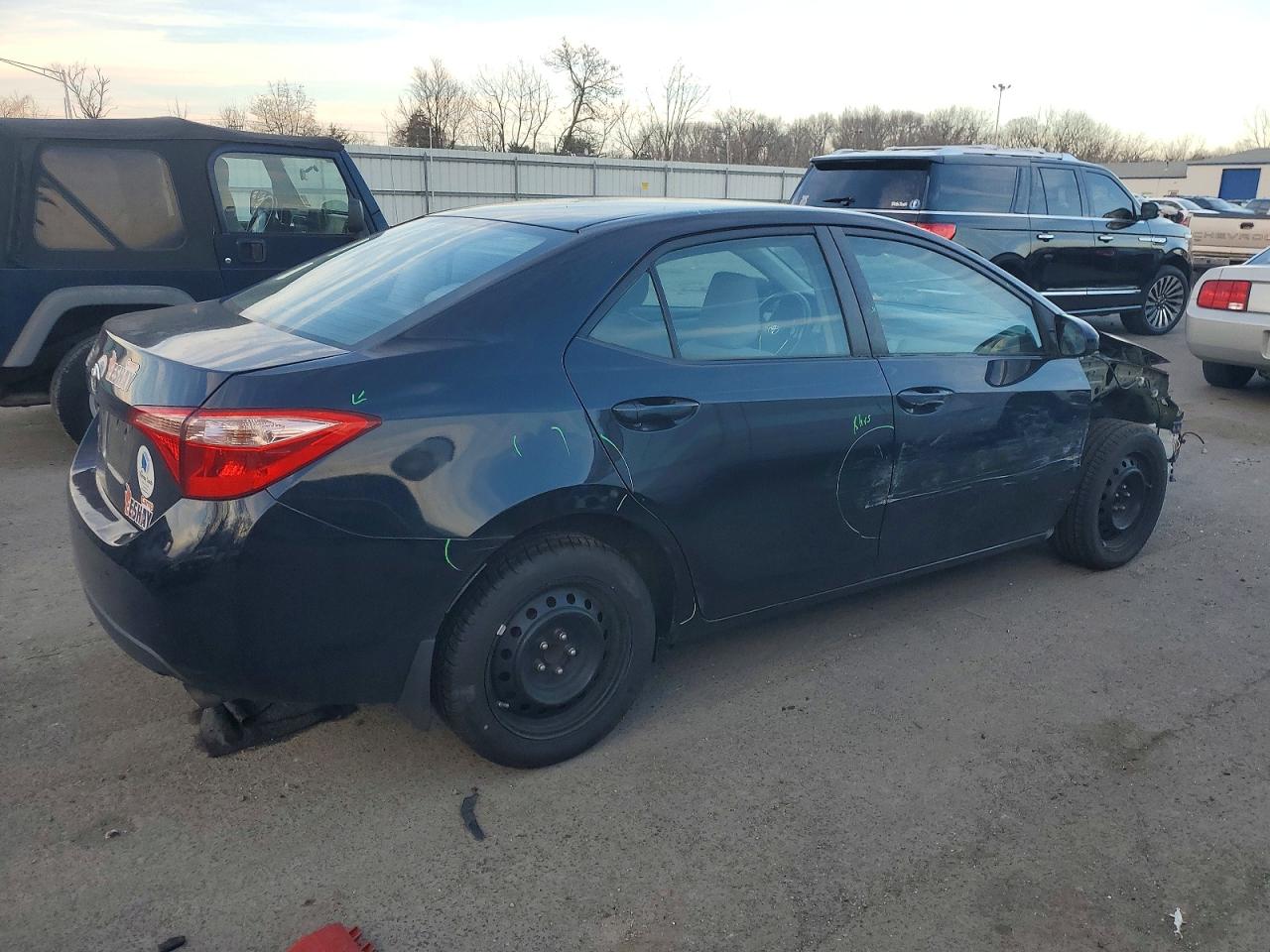 2017 TOYOTA COROLLA L photo 3