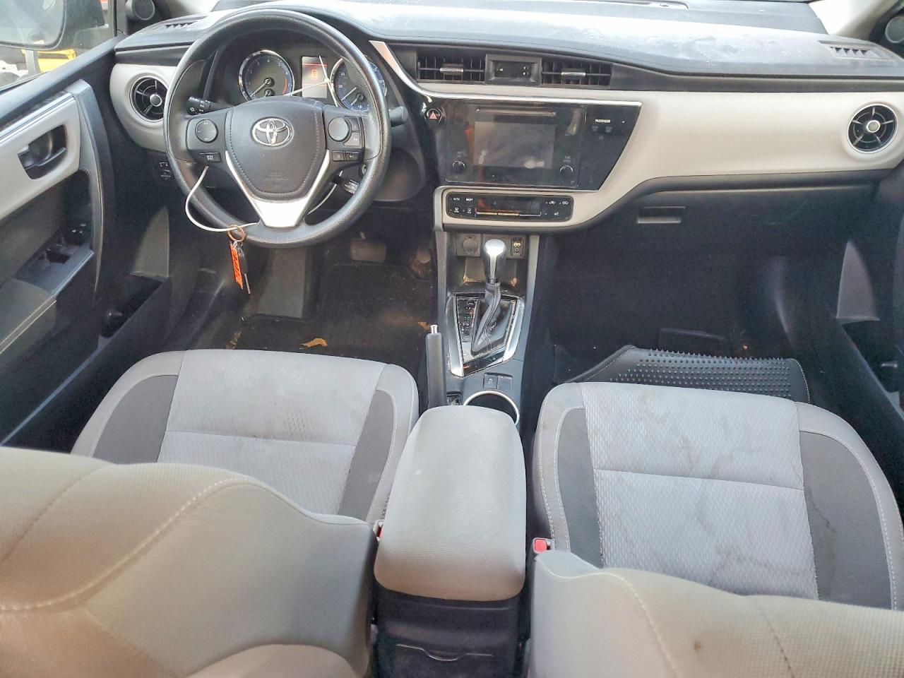 2017 TOYOTA COROLLA L photo 8
