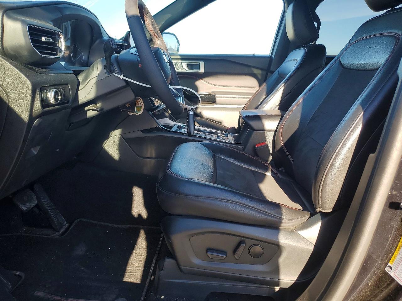 2023 FORD EXPLORER ST-LINE photo 7