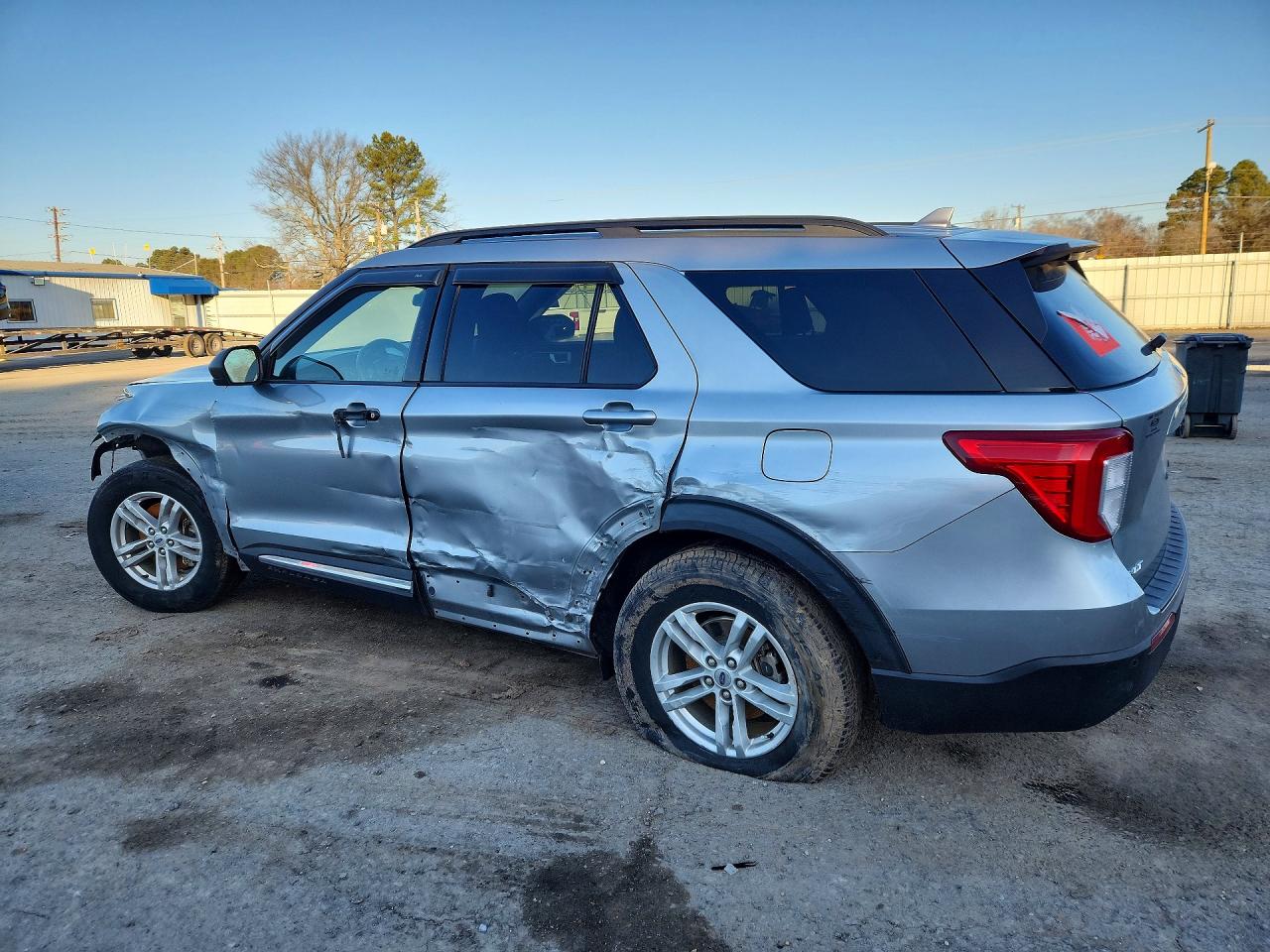2020 FORD EXPLORER XLT photo 2