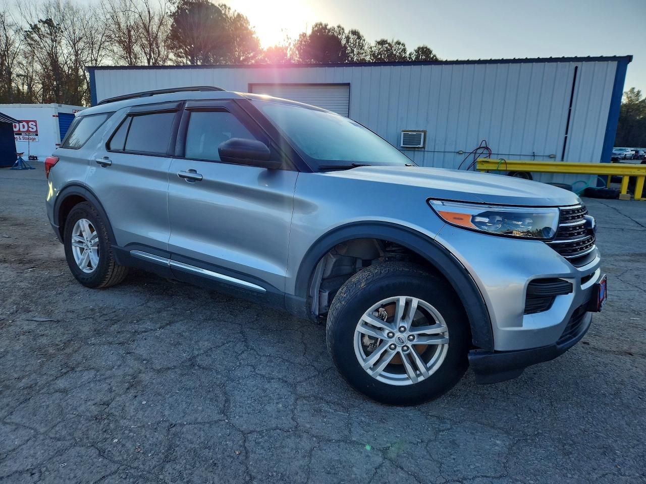 2020 FORD EXPLORER XLT photo 4