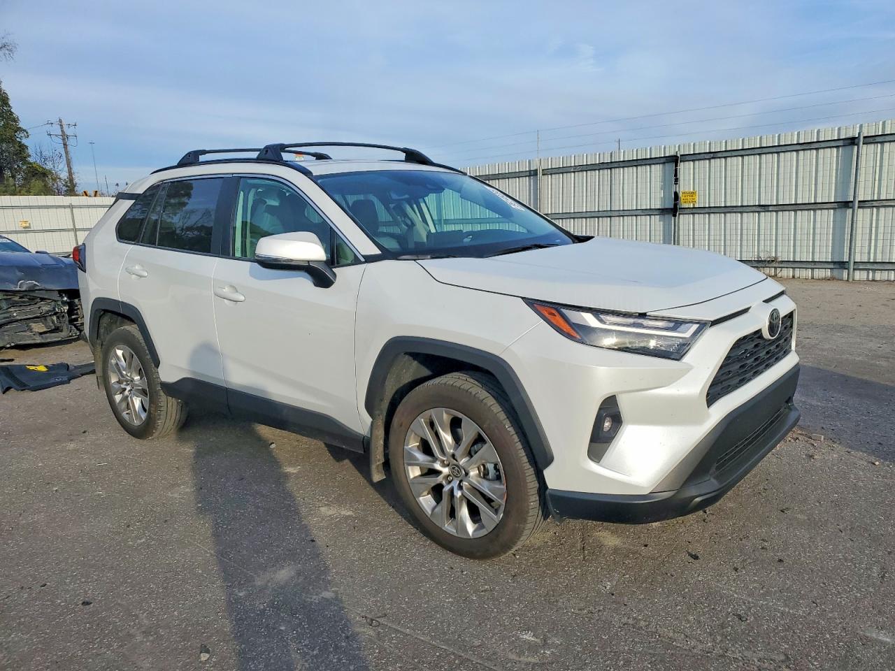 2024 TOYOTA RAV4 XLE PREMIUM photo 4