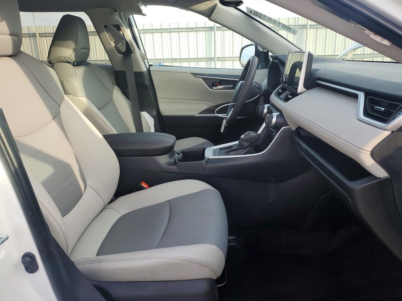 2024 TOYOTA RAV4 XLE PREMIUM photo 7