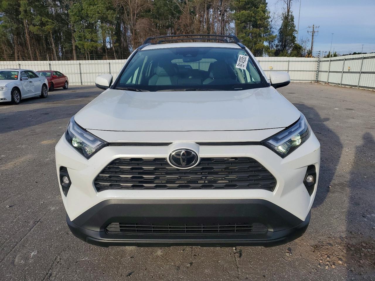 2024 TOYOTA RAV4 XLE PREMIUM photo 5