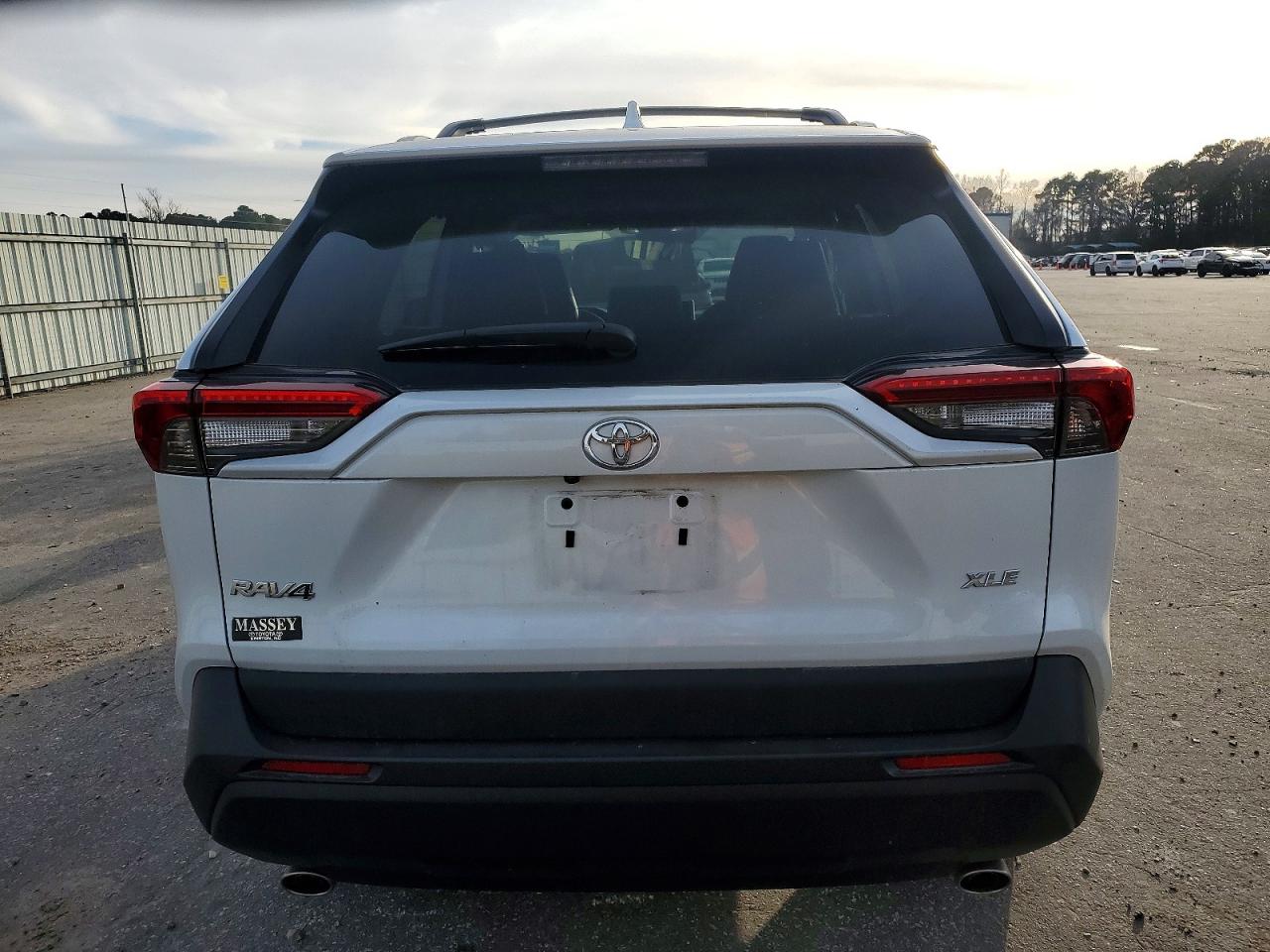 2024 TOYOTA RAV4 XLE PREMIUM photo 6