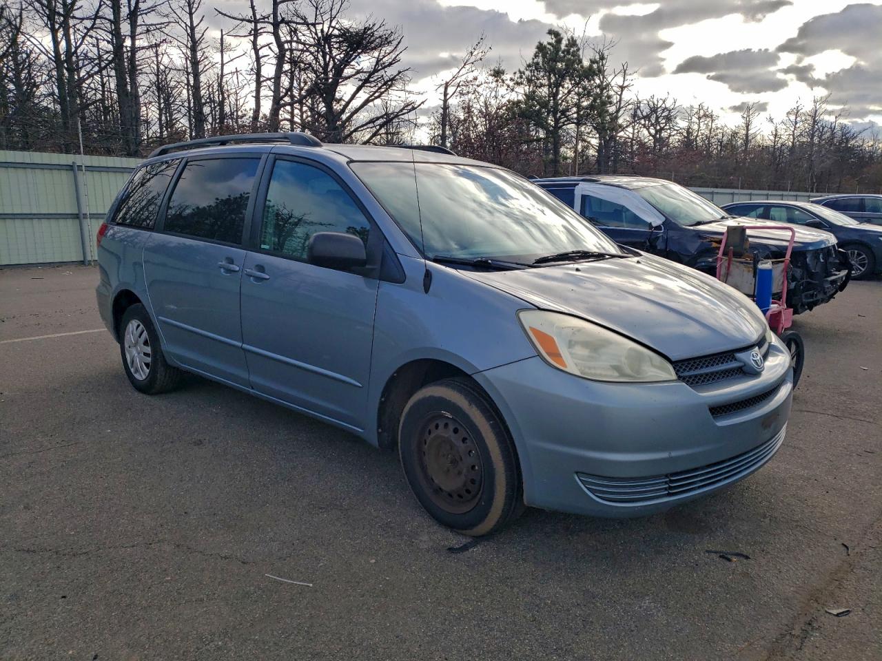 2004 TOYOTA SIENNA CE photo 4