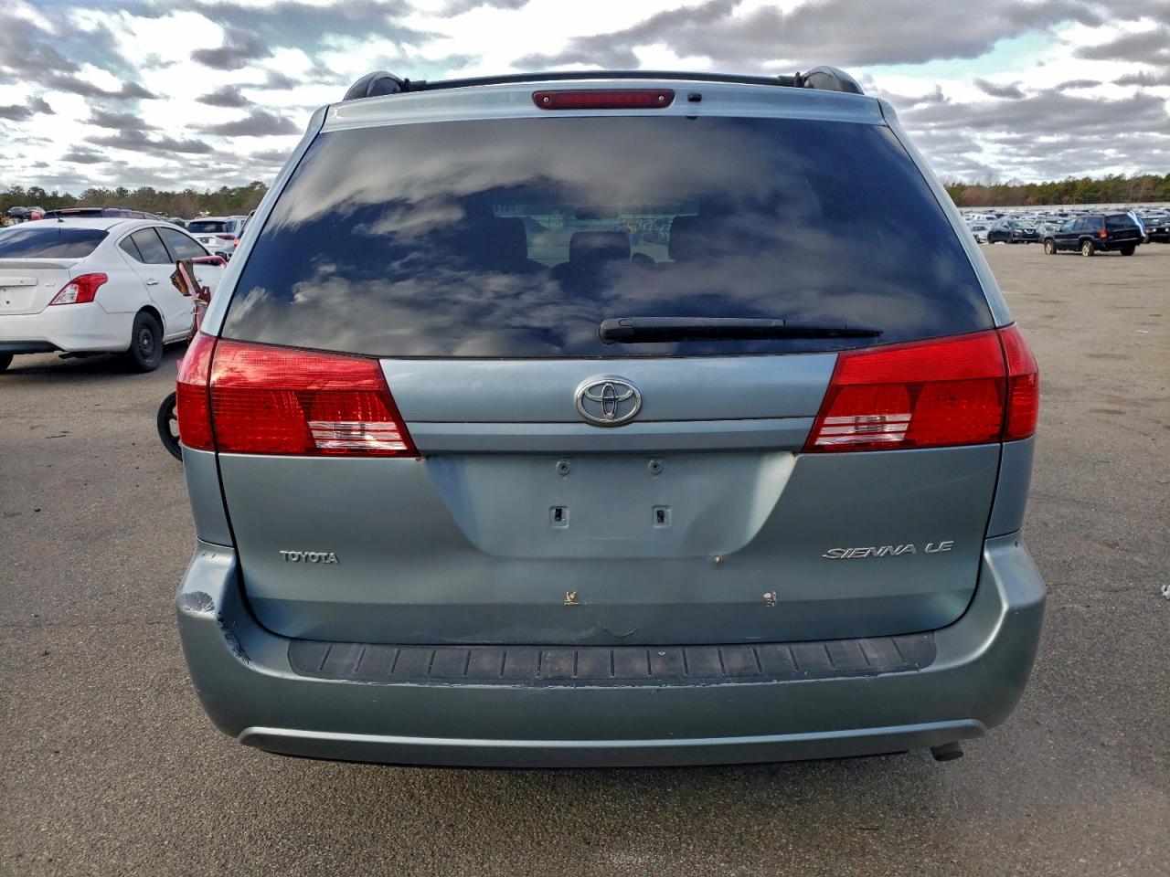 2004 TOYOTA SIENNA CE photo 6