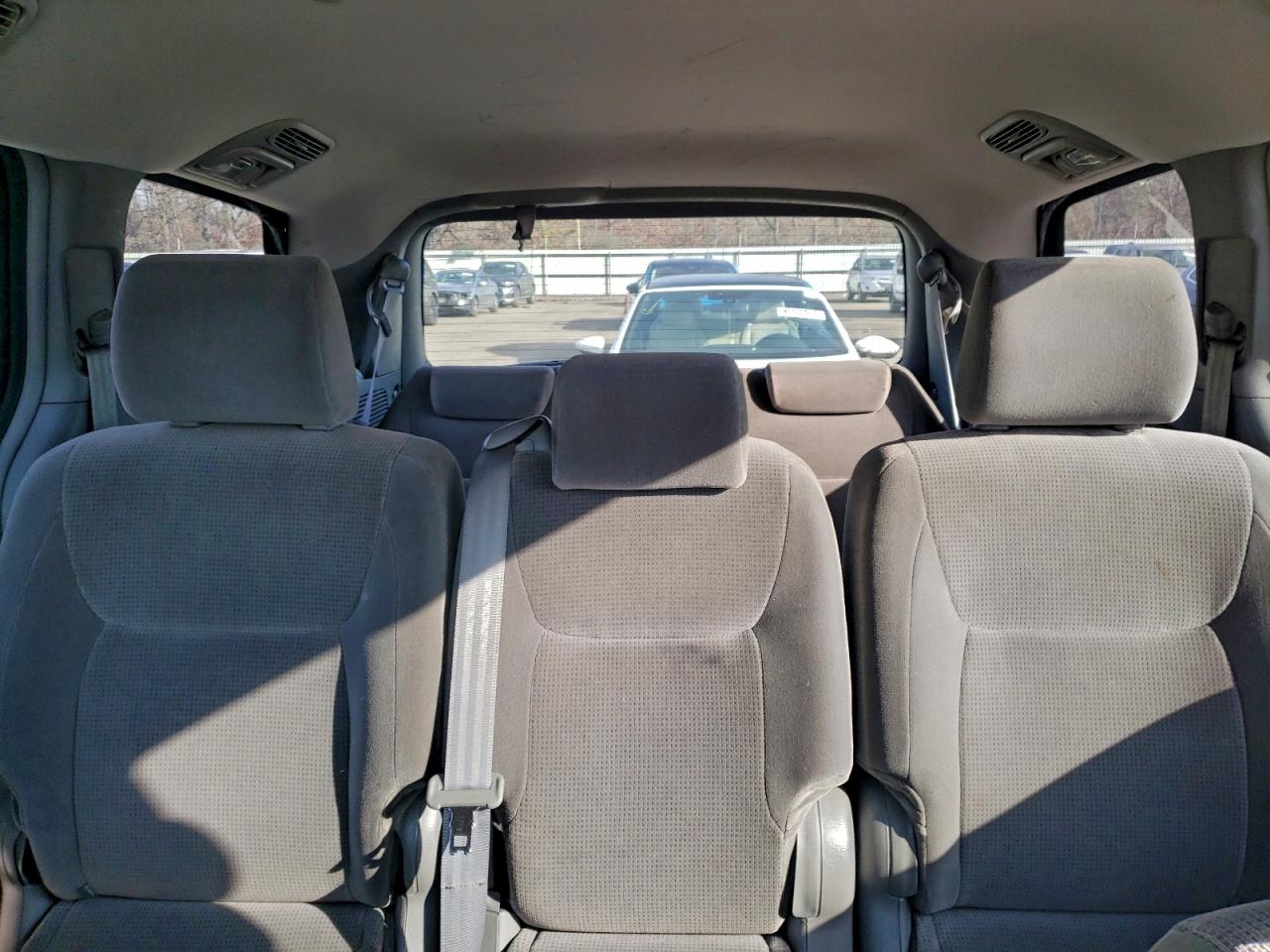 2004 TOYOTA SIENNA CE photo 10