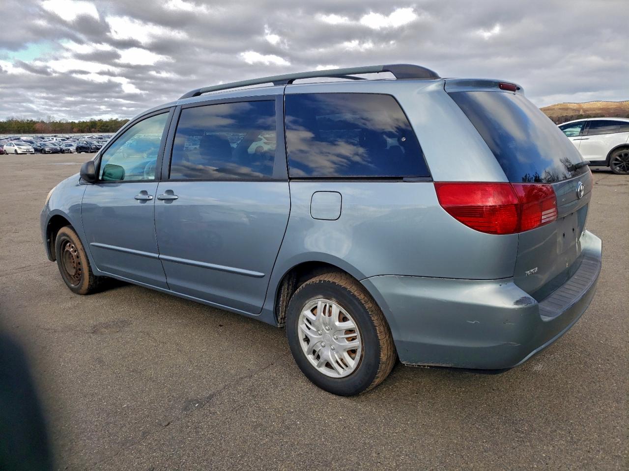 2004 TOYOTA SIENNA CE photo 2