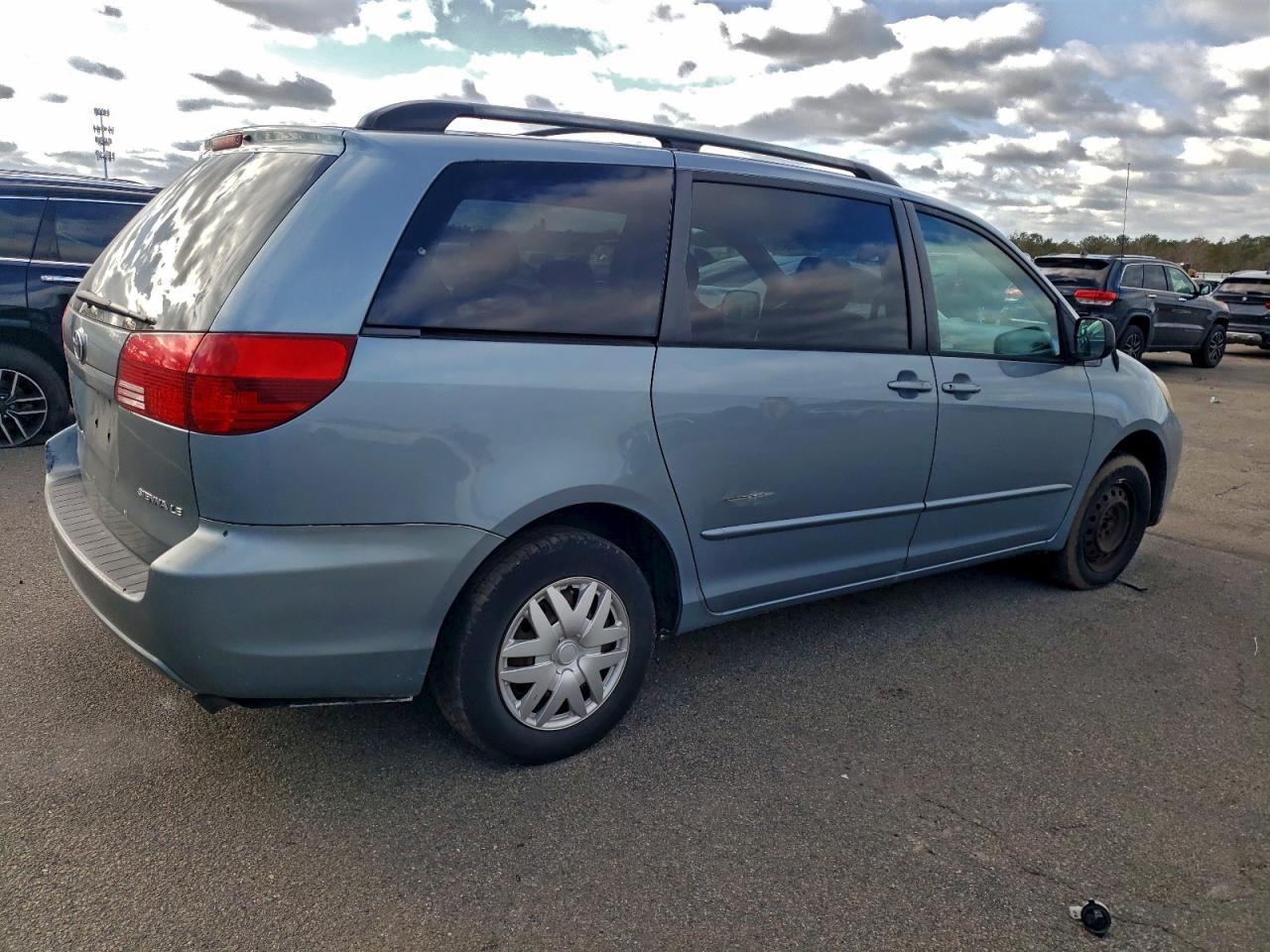 2004 TOYOTA SIENNA CE photo 3