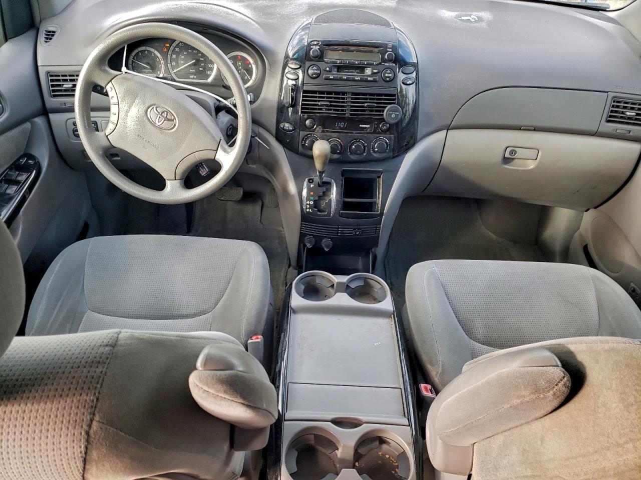 2004 TOYOTA SIENNA CE photo 8