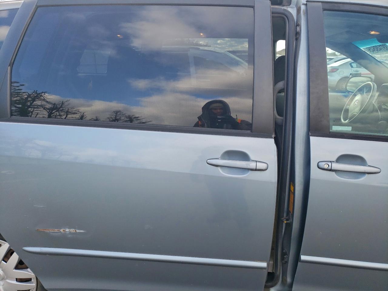 2004 TOYOTA SIENNA CE photo 11