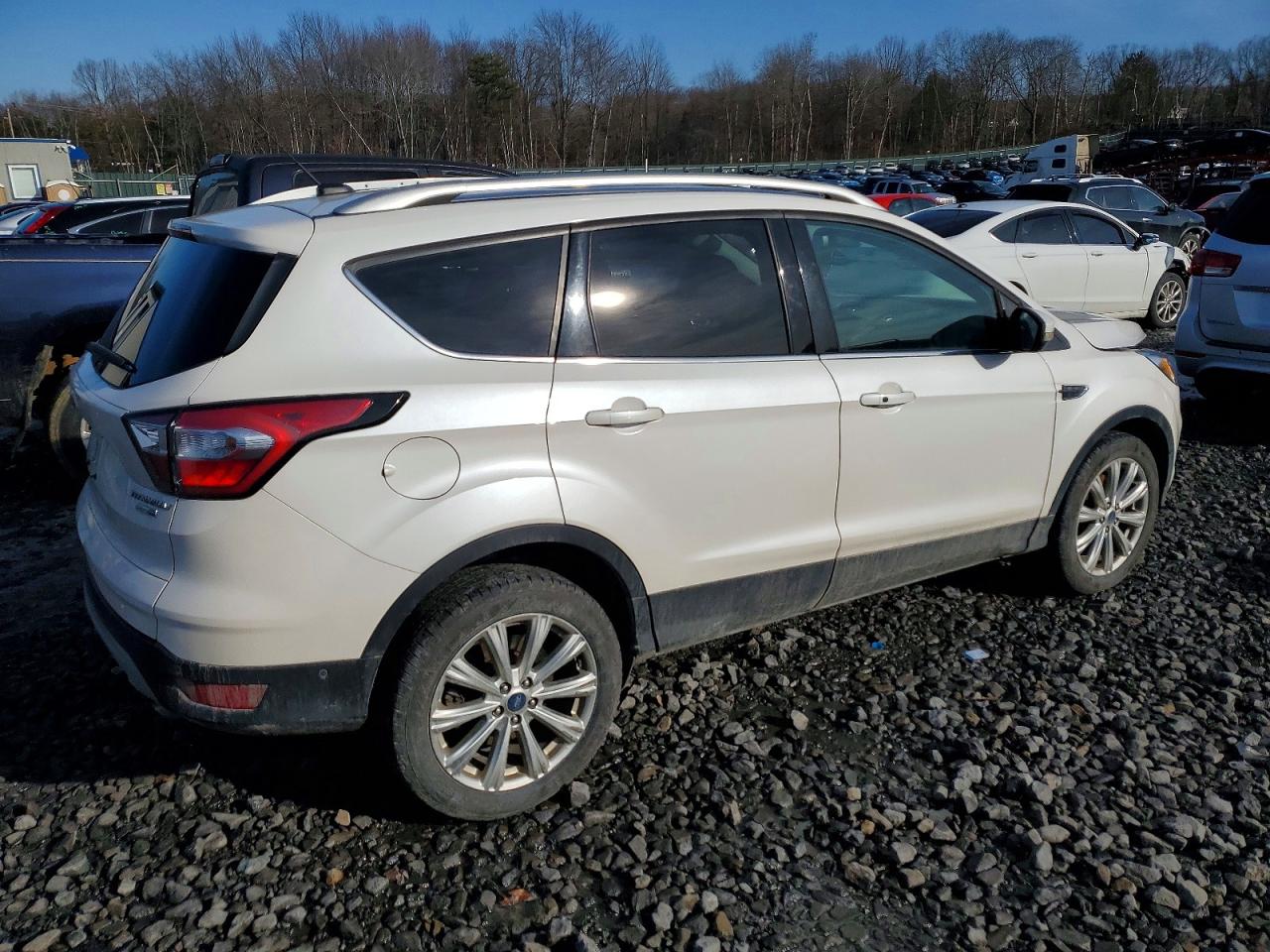 2017 FORD ESCAPE TITANIUM photo 3