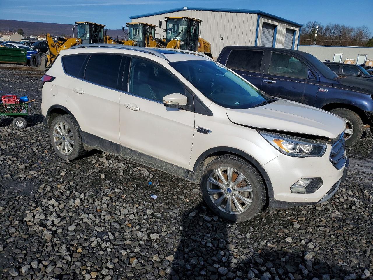2017 FORD ESCAPE TITANIUM photo 4