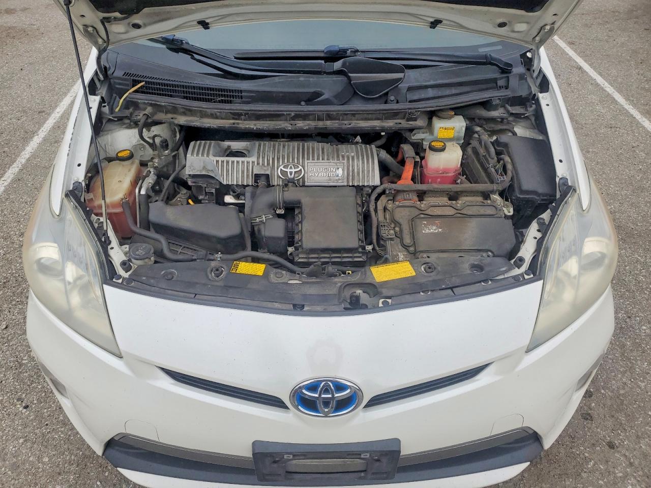 2014 TOYOTA PRIUS PLUG-IN photo 11