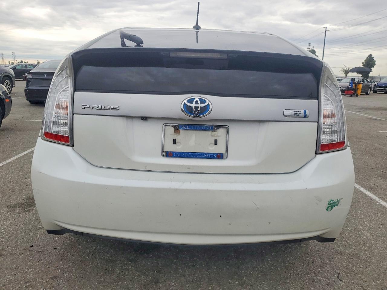 2014 TOYOTA PRIUS PLUG-IN photo 6