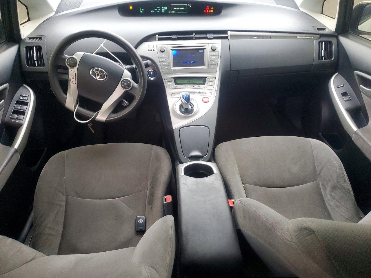 2014 TOYOTA PRIUS PLUG-IN photo 8