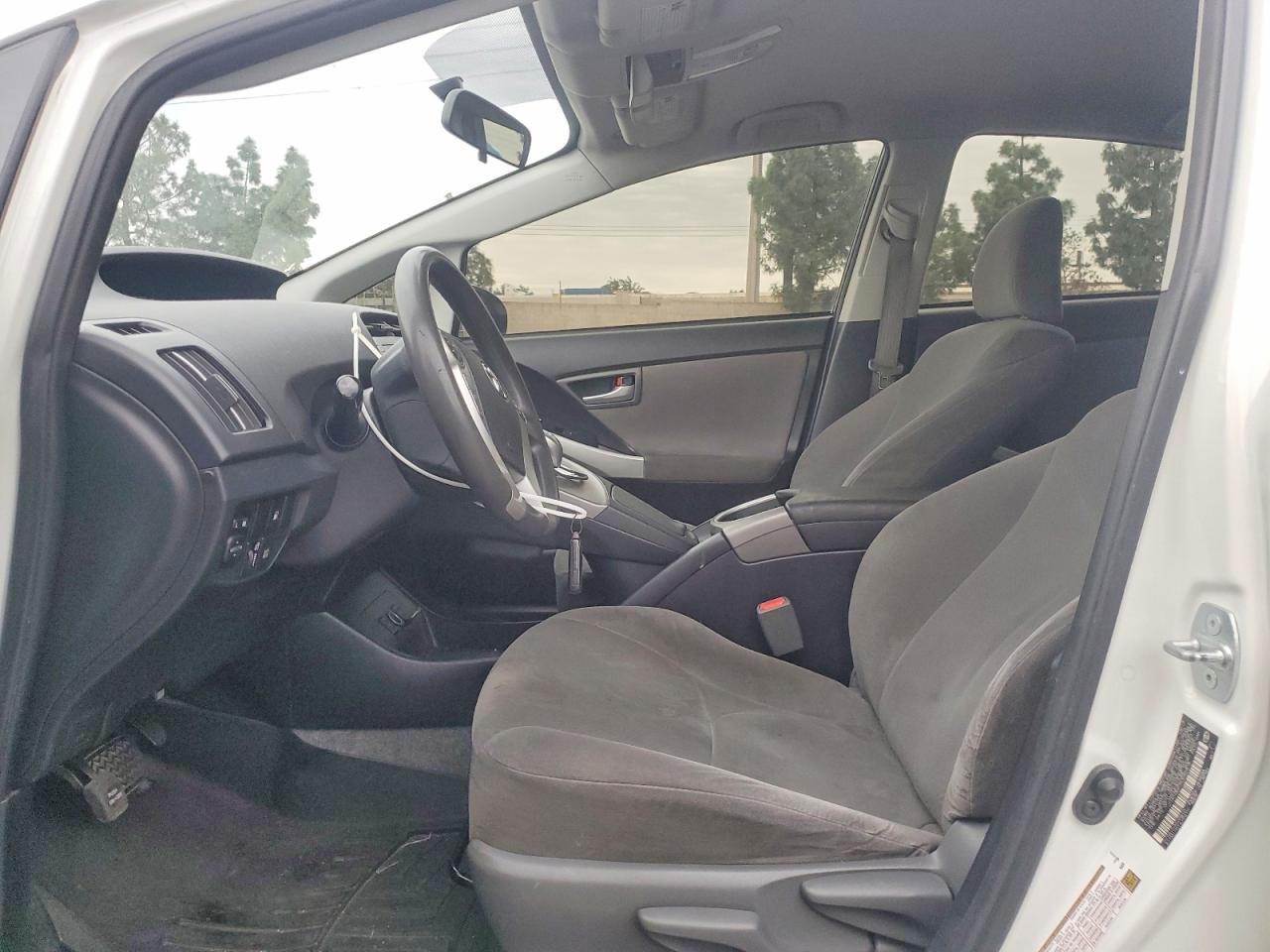 2014 TOYOTA PRIUS PLUG-IN photo 7