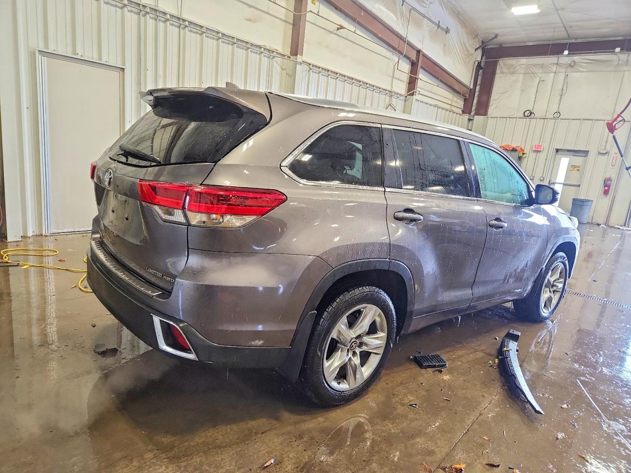 2019 TOYOTA HIGHLANDER LIMITED photo 3