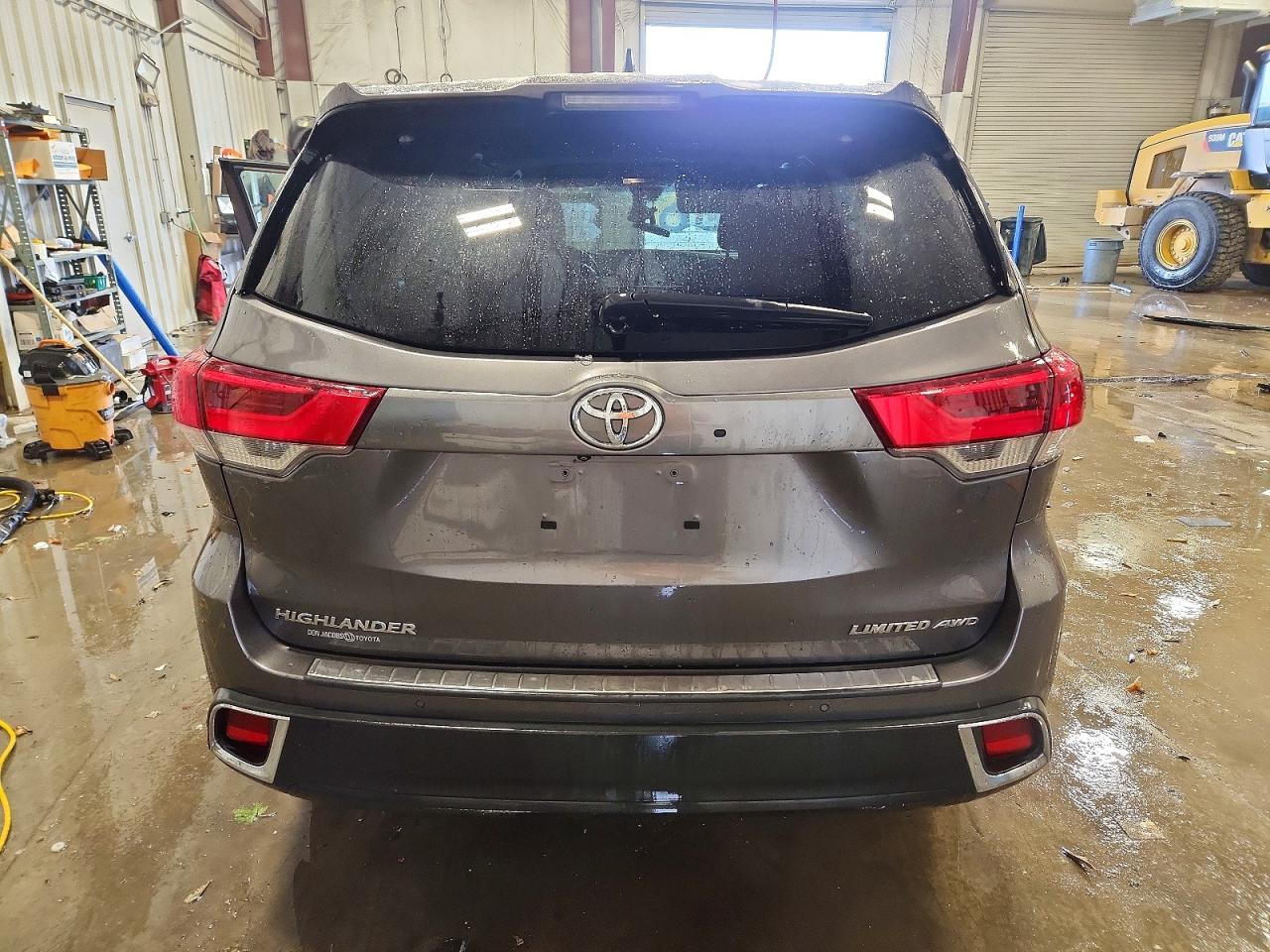 2019 TOYOTA HIGHLANDER LIMITED photo 6