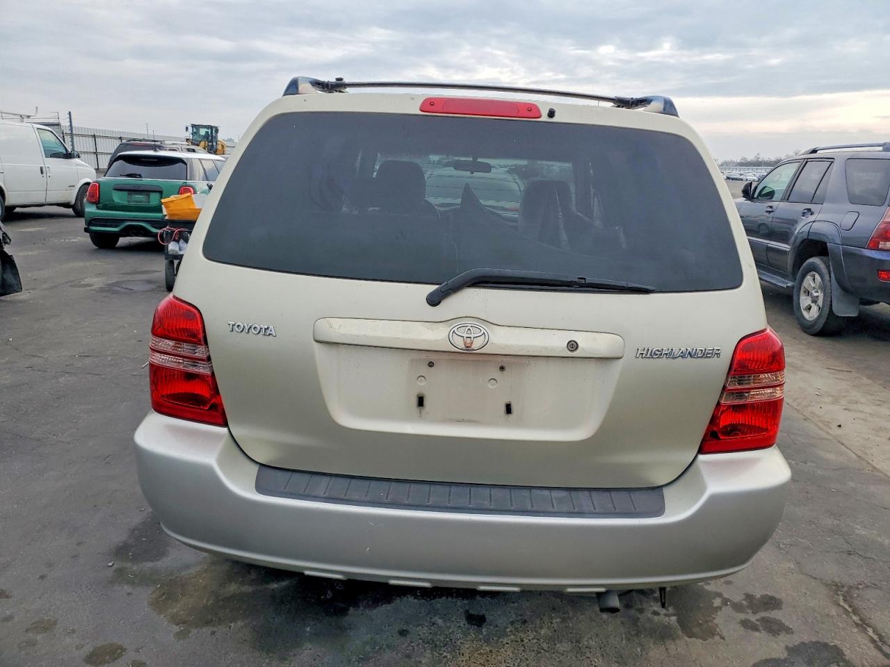2003 TOYOTA HIGHLANDER photo 6