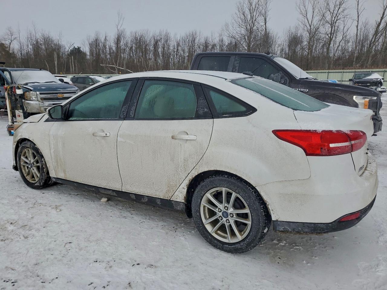 2015 FORD FOCUS SE photo 2