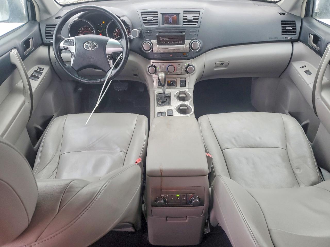2011 TOYOTA HIGHLANDER SE photo 15