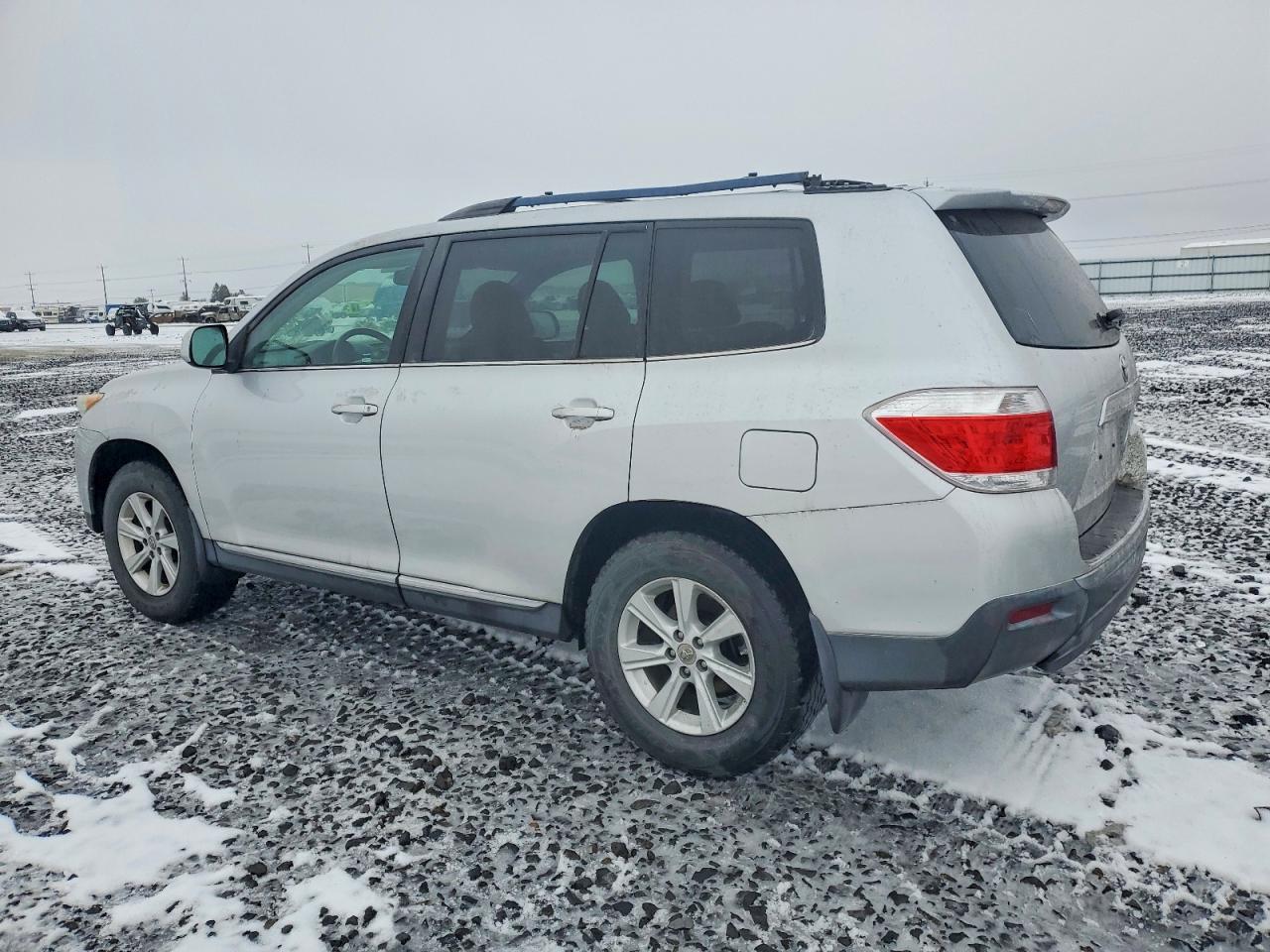 2011 TOYOTA HIGHLANDER SE photo 3