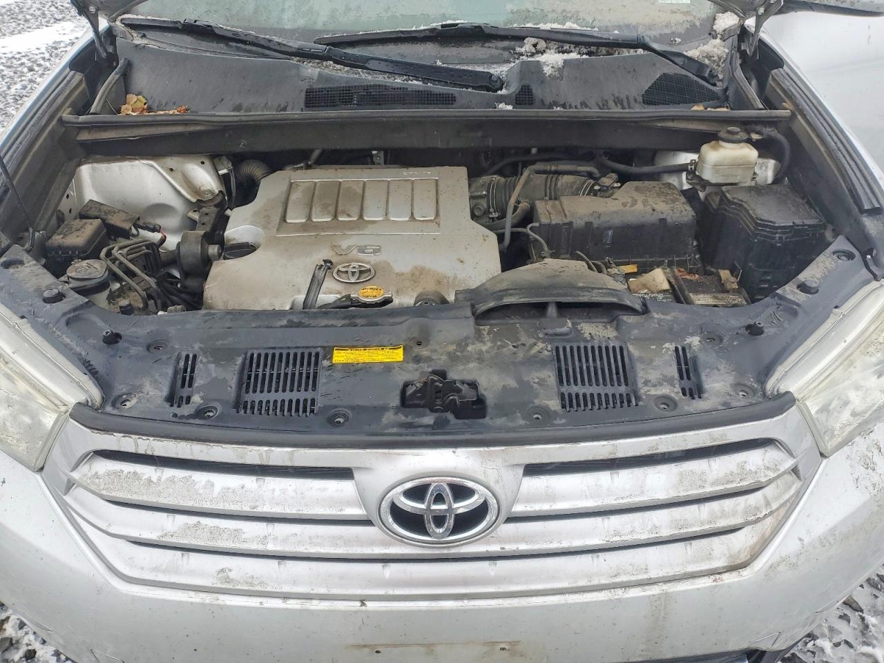 2011 TOYOTA HIGHLANDER SE photo 23