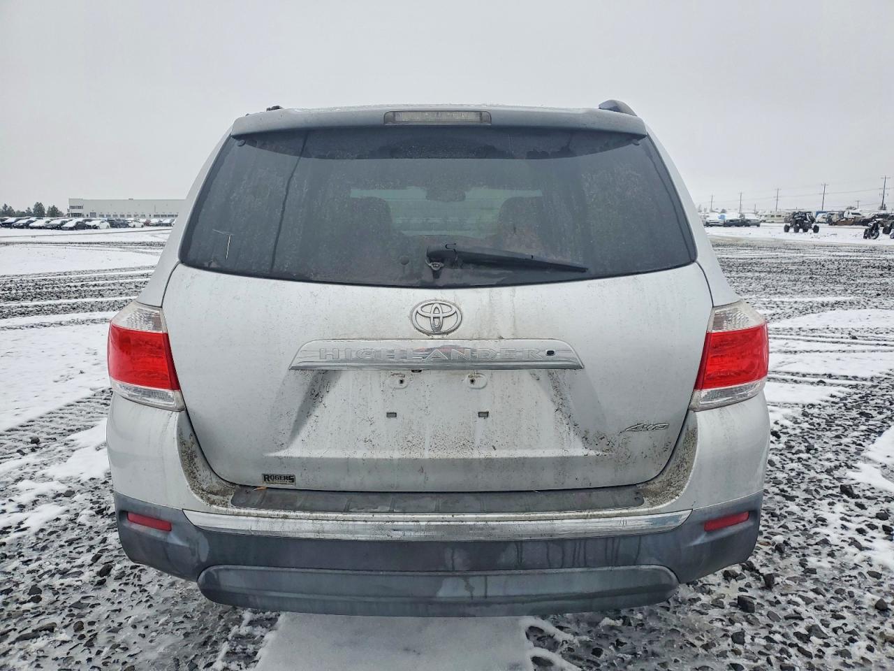 2011 TOYOTA HIGHLANDER SE photo 11