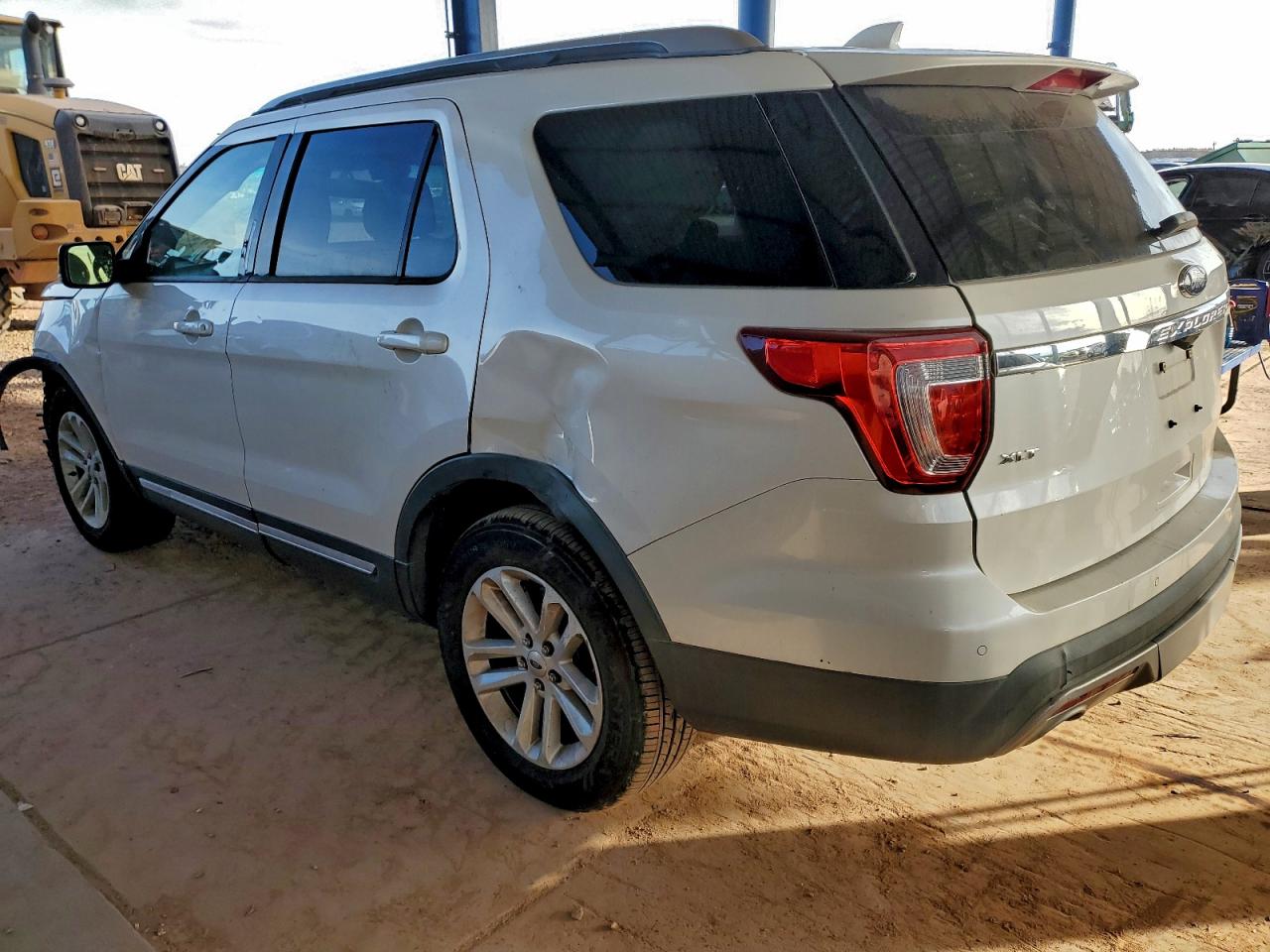 2016 FORD EXPLORER XLT photo 2