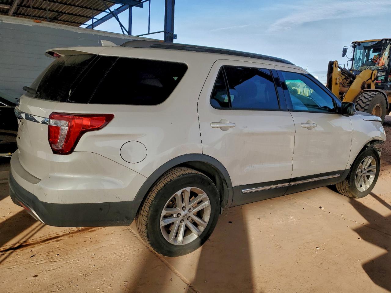 2016 FORD EXPLORER XLT photo 3