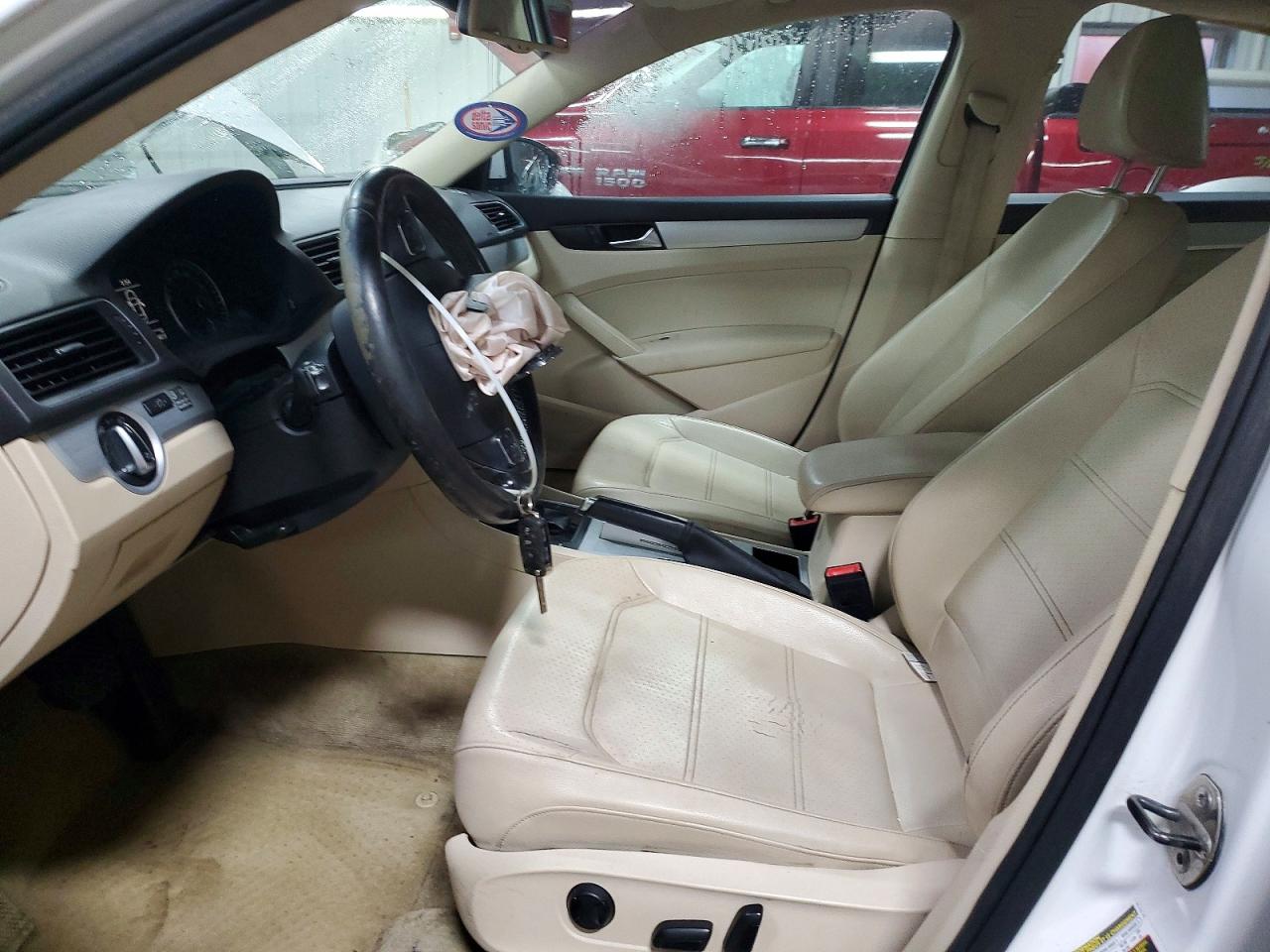 2012 VOLKSWAGEN PASSAT SE photo 7