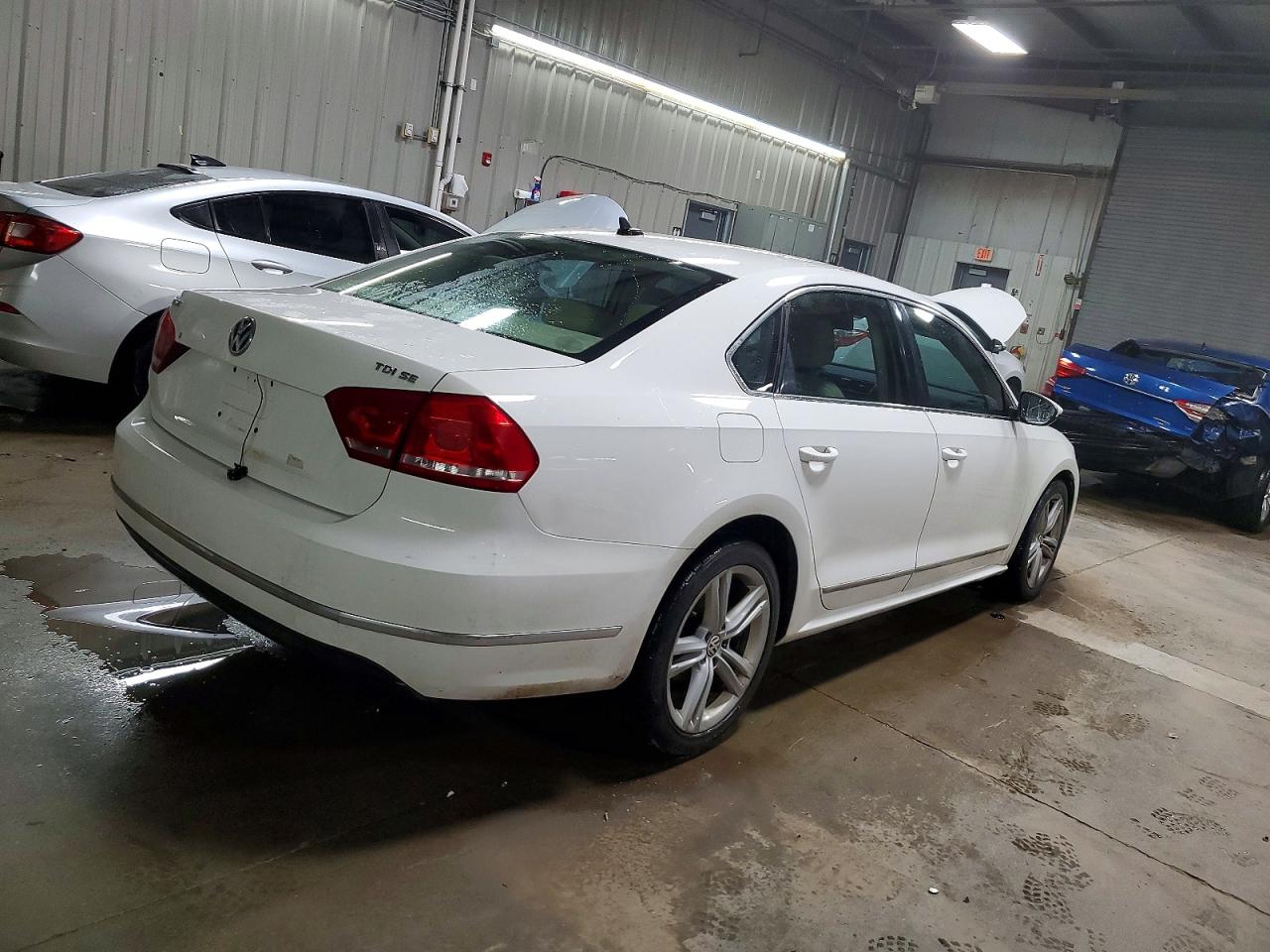 2012 VOLKSWAGEN PASSAT SE photo 3