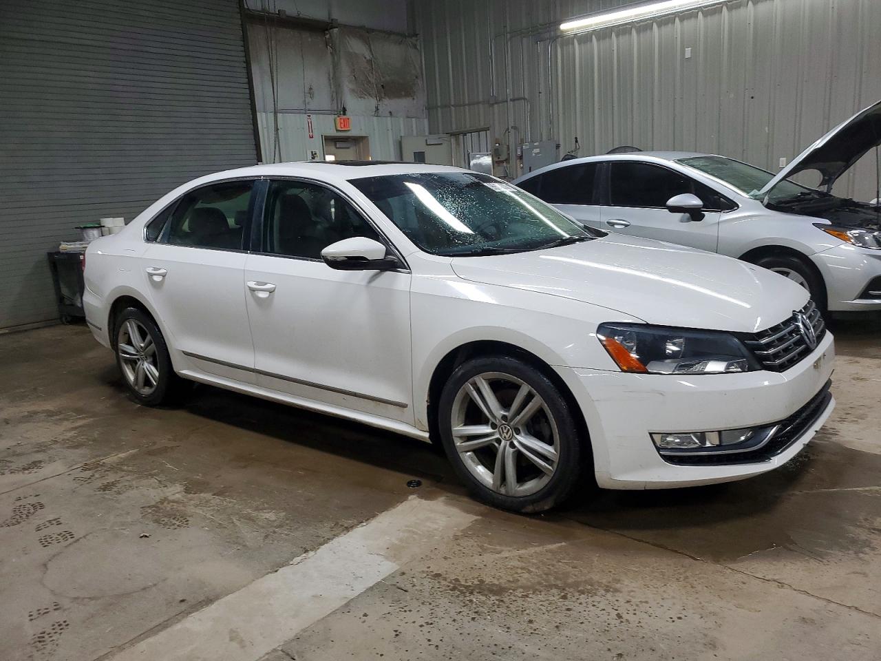 2012 VOLKSWAGEN PASSAT SE photo 4