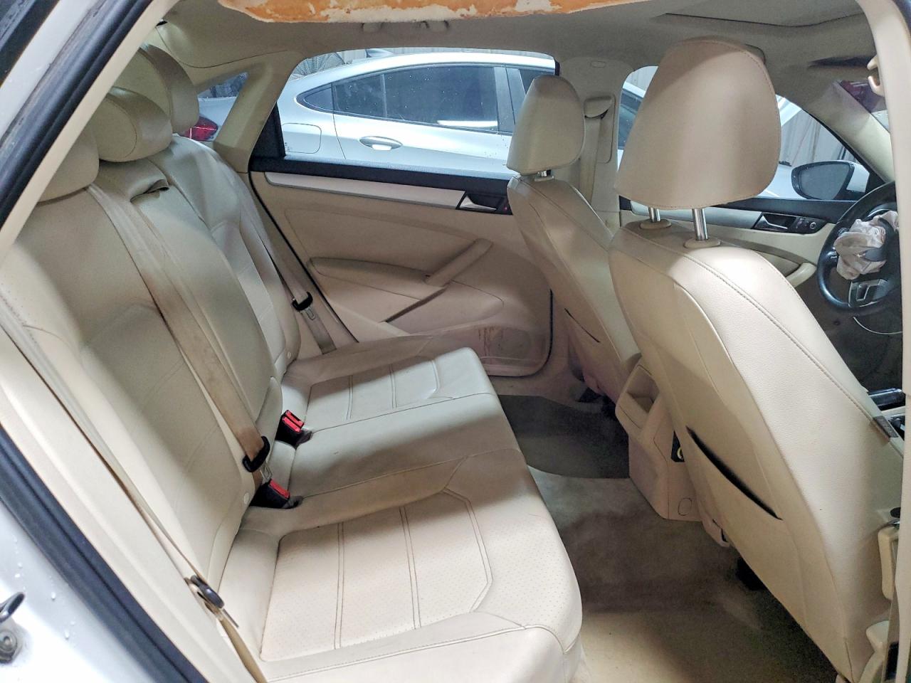 2012 VOLKSWAGEN PASSAT SE photo 10
