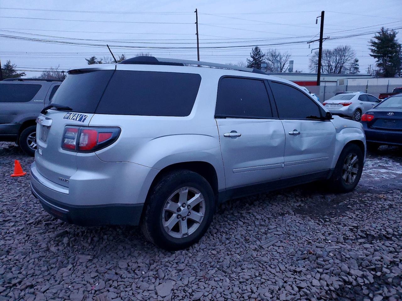 2015 GMC ACADIA SLE photo 3