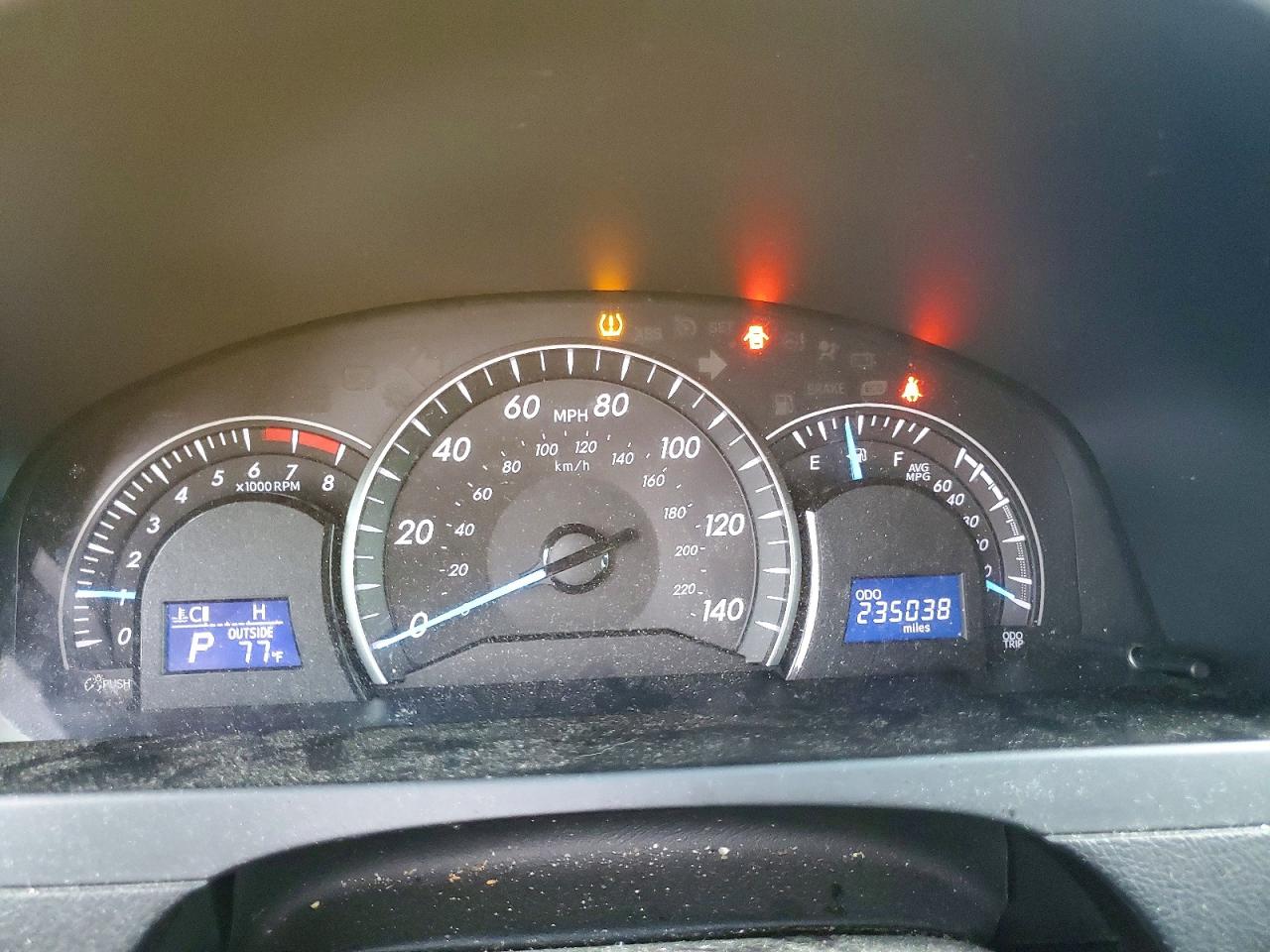 2015 TOYOTA CAMRY LE photo 9