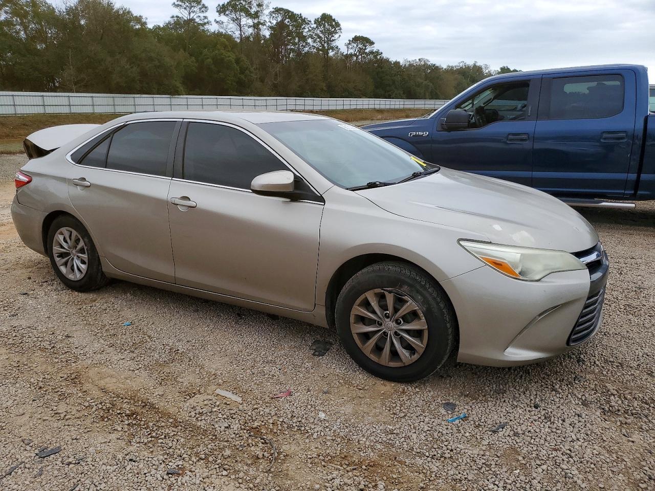 2015 TOYOTA CAMRY LE photo 4