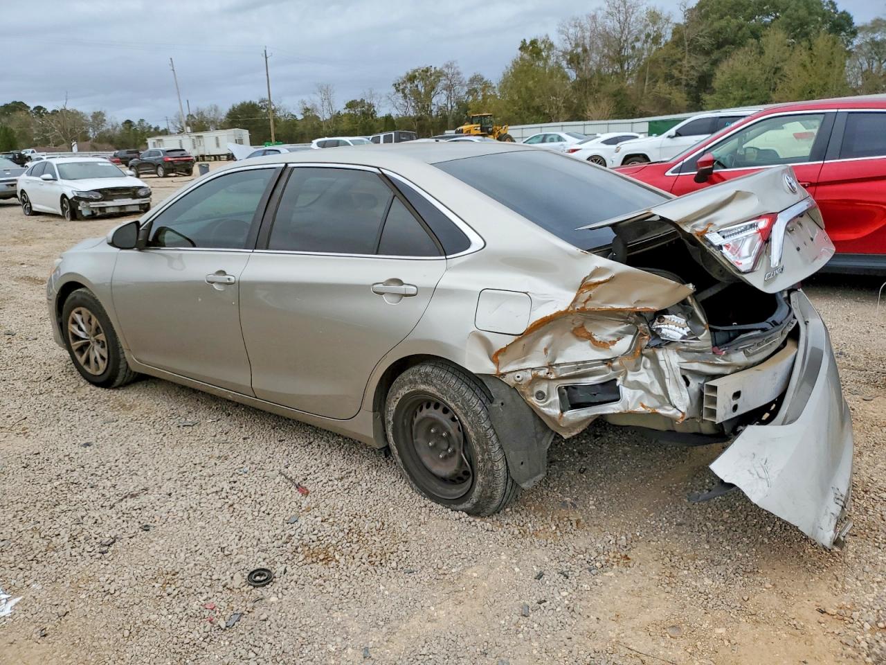 2015 TOYOTA CAMRY LE photo 2